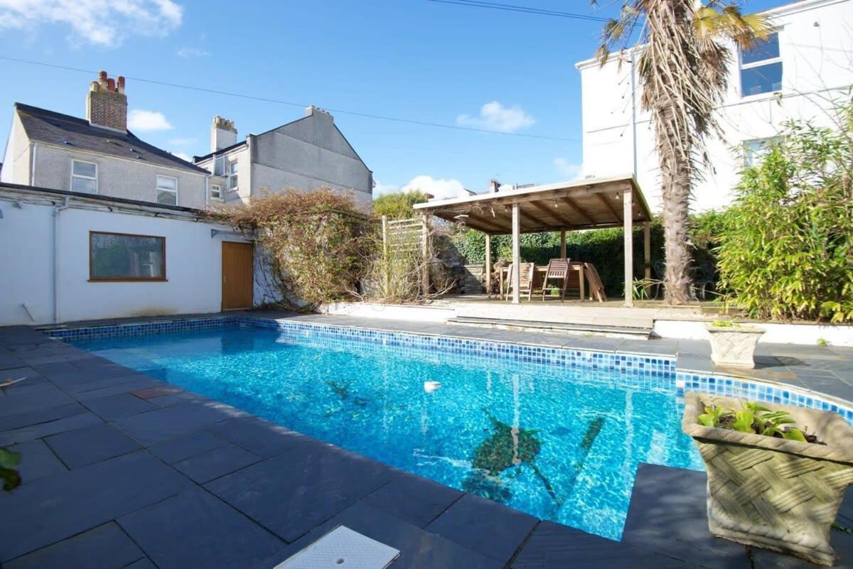 Spacious Town House With Swimming Pool Plymouth Exterior photo