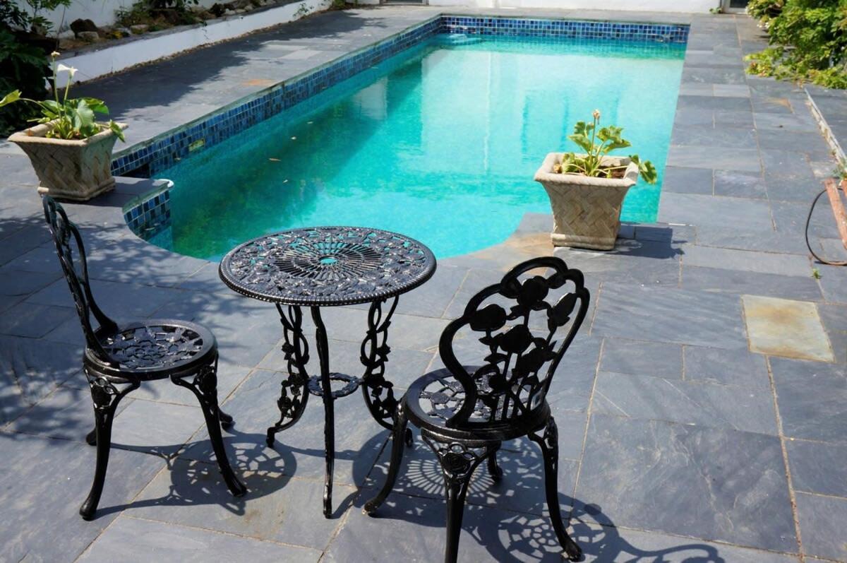 Spacious Town House With Swimming Pool Plymouth Exterior photo